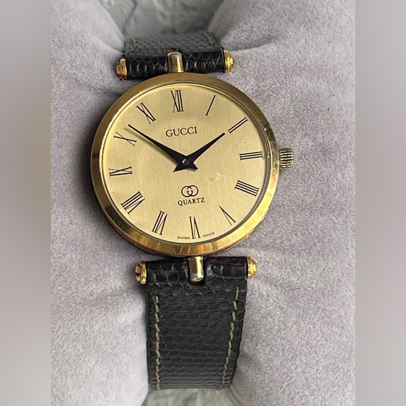 GUCCI Vintage Stacked 2000M Case unisex Watch.